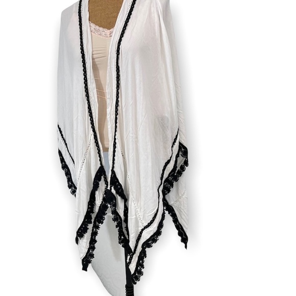 Chico’s XL beach cover up wrap white with black fringe & lace, one size fits all - Picture 6 of 8